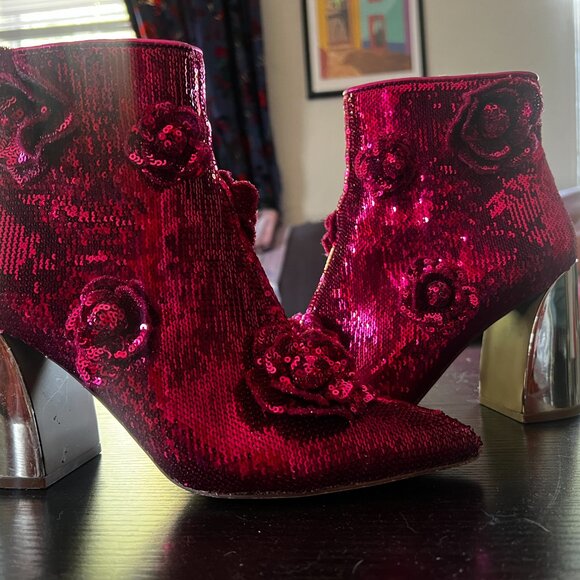 Betsey Johnson Finlee Sequined Ankle Boot, Fuchsia Size 7.5 - Picture 2 of 5